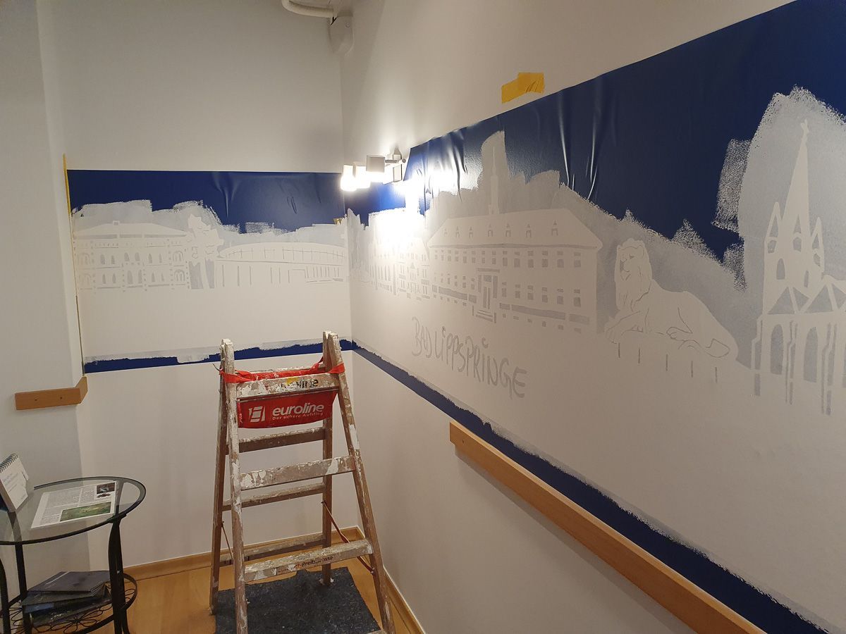 eine rote Leiter mit der Aufschrift euroline darauf - Referenzen der Malermeisterin Stefanie Würfel aus Bielefeld