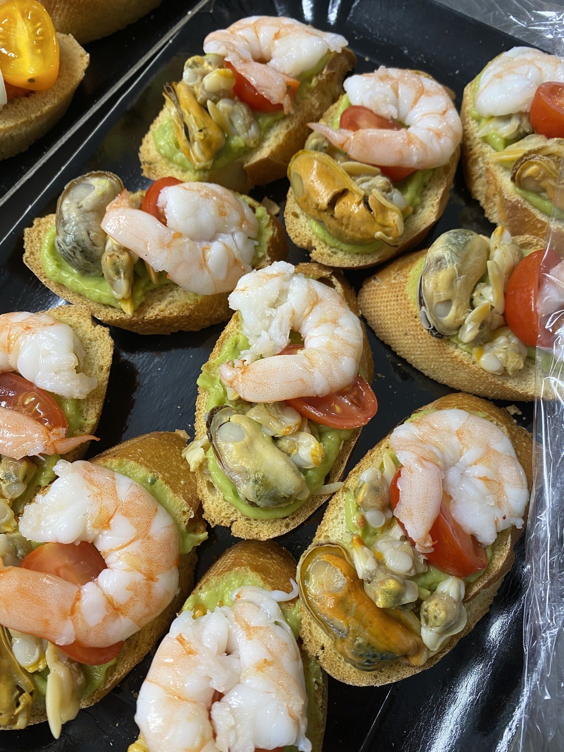 Tapas avocat/crevette par Bonnieu Traiteur