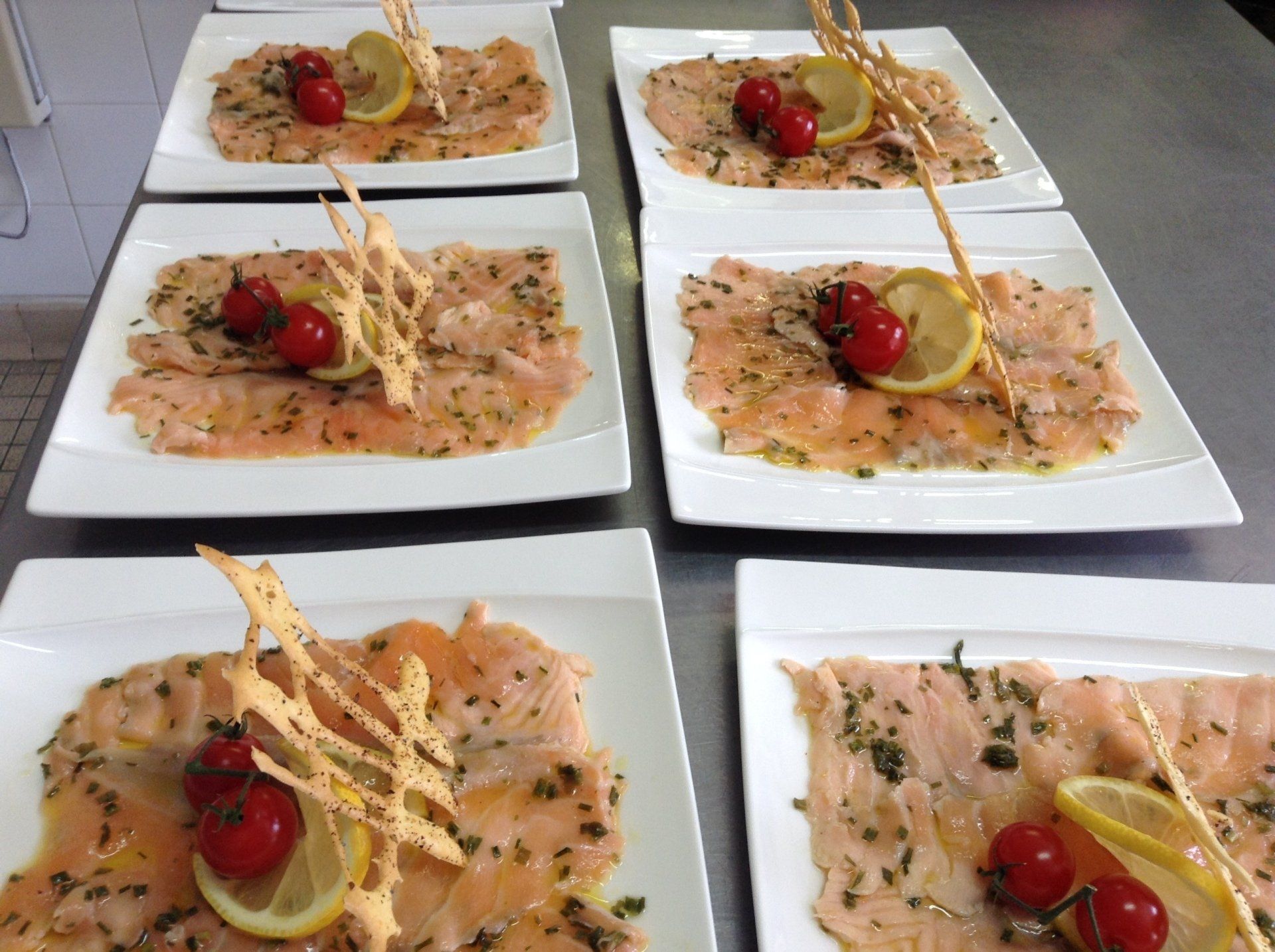 Assiette de saumon par Bonnieu Traiteur