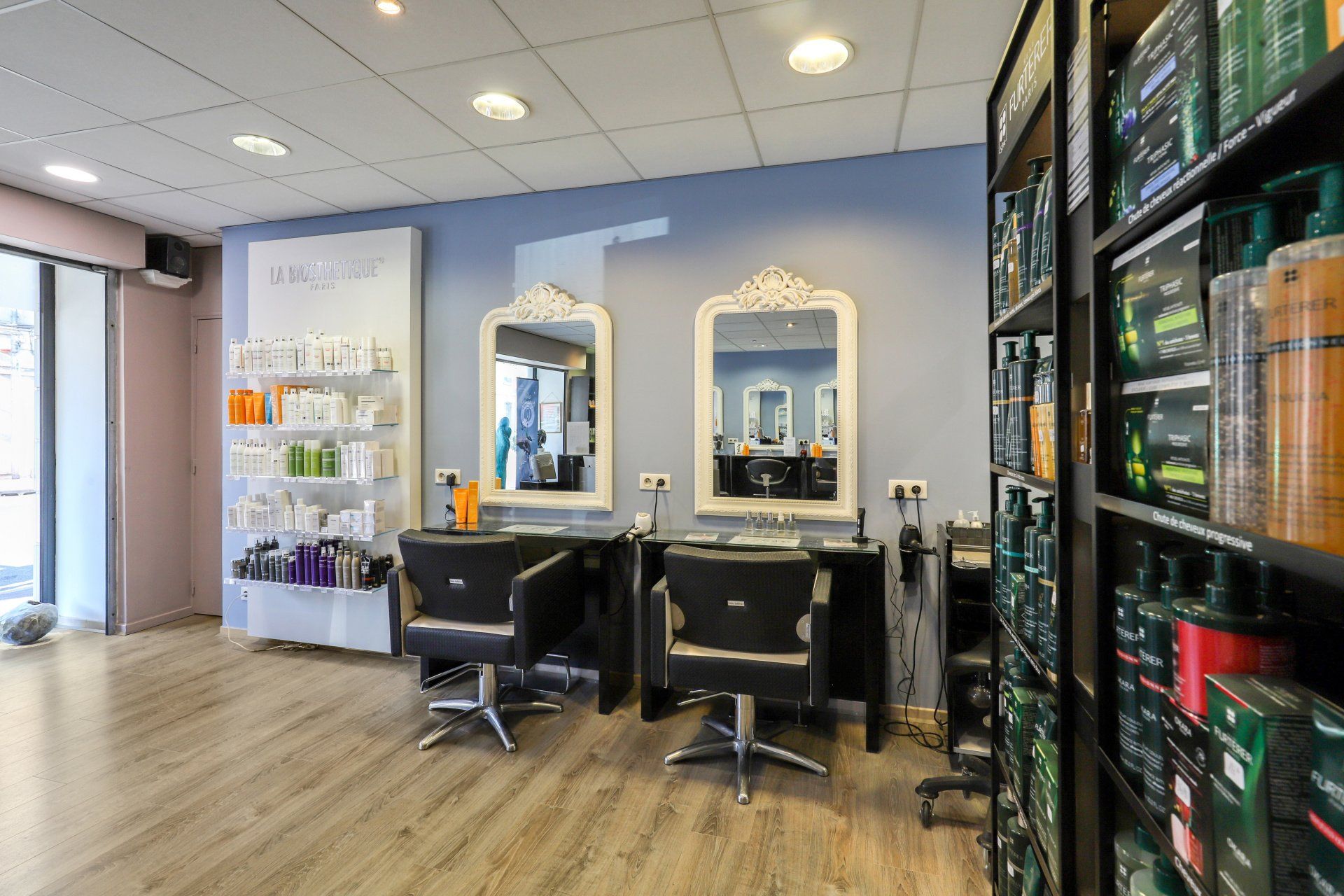 Intérieur du salon de coiffure