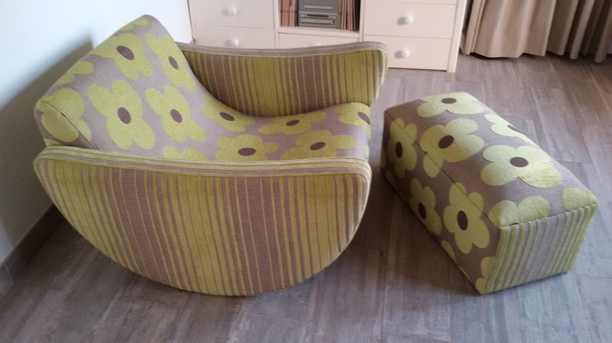 Fauteuil design seventies et son repose-pied
