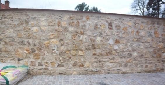 Pose de mur en pierre naturelle