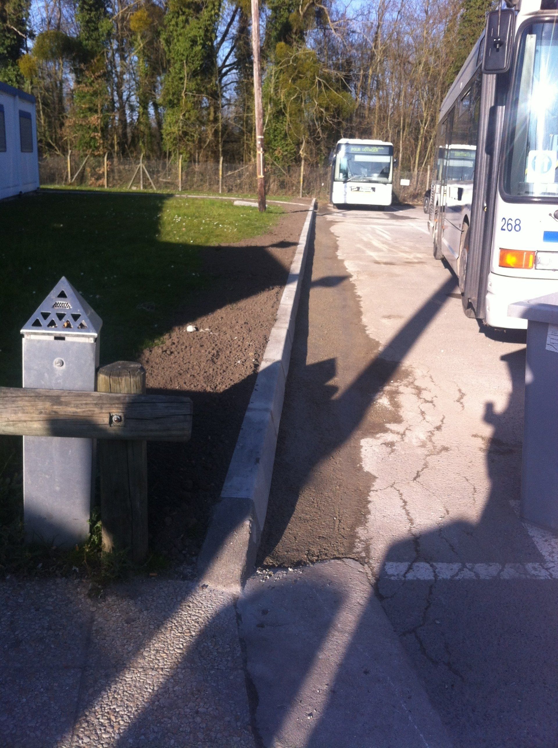 Pose de bordure parking dépôt de bus