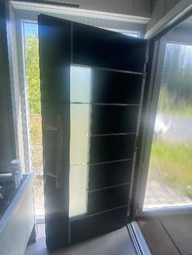 Porte d'entrée noir