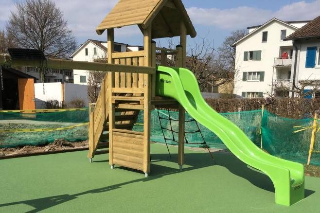 Spielplatz mit Boden von der Poroplast AG