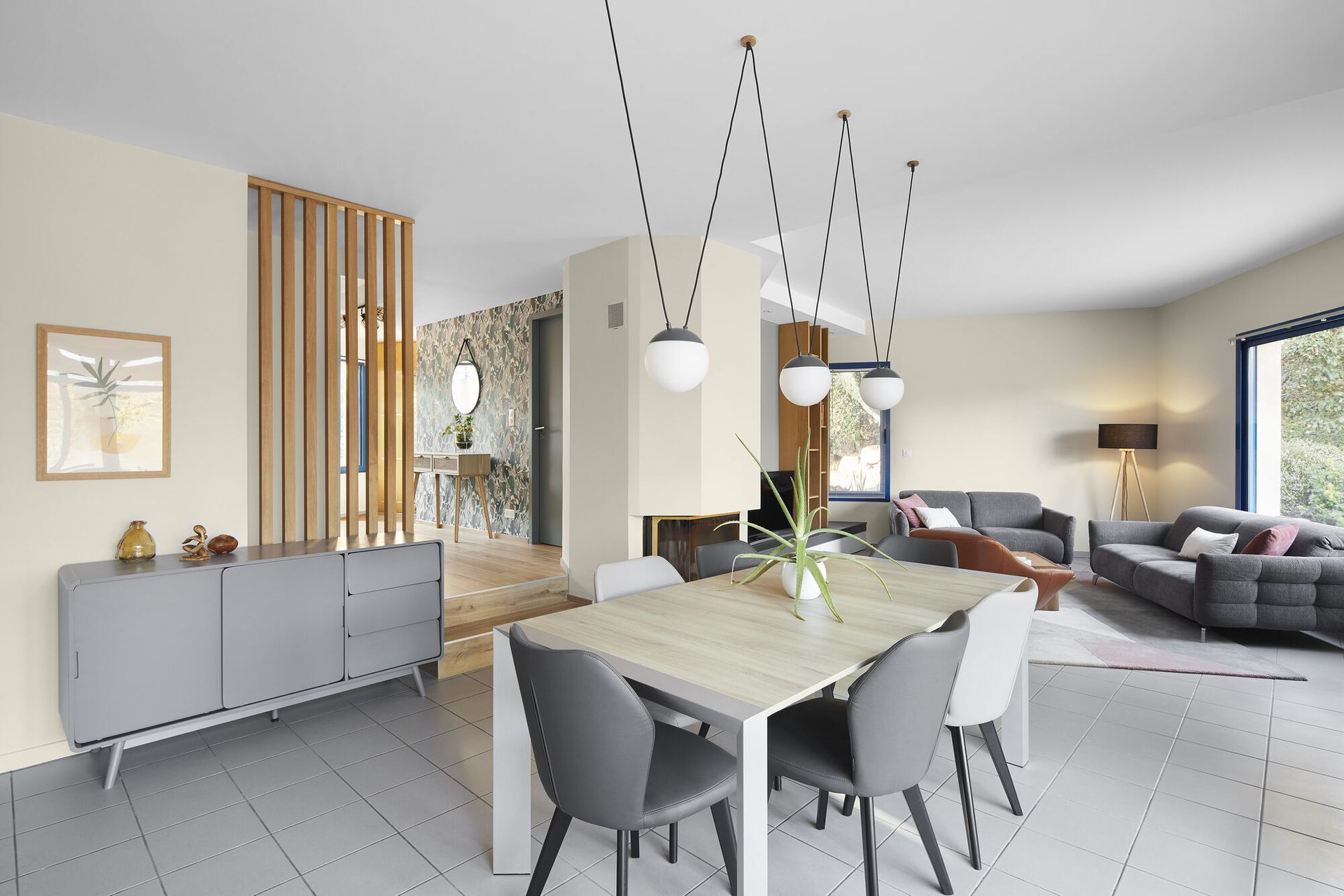 Salle à manger et salon rénovés par Mathilde Design, architecte d'intérieur à Sainte-Luce-sur-Loire