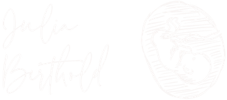 Logo mit dem Schriftzug „Julia Berthold“ und einem Baby im Uterus der Mutter.