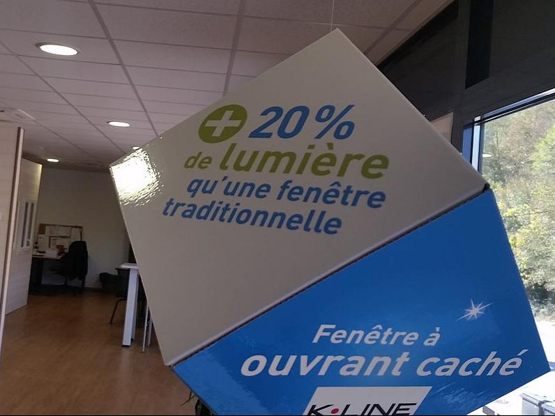 Affichage publicitaire de la marque K-LINE®