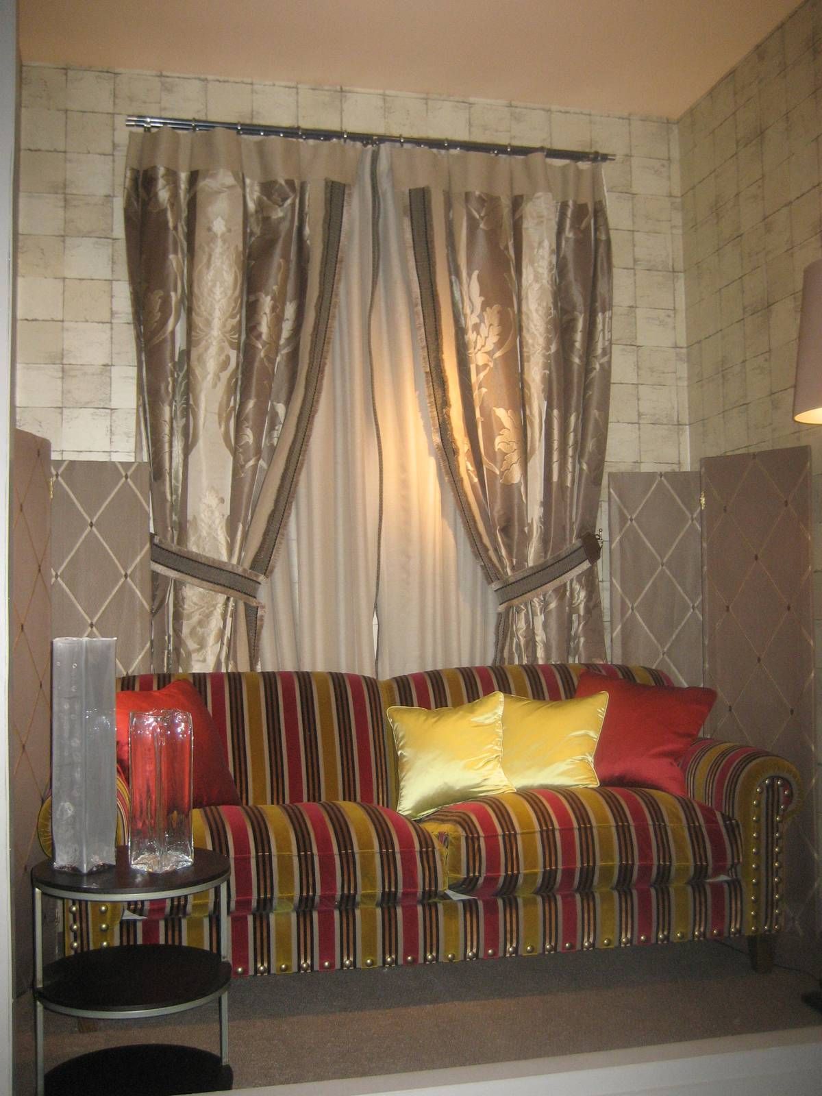 Canapé et rideaux
