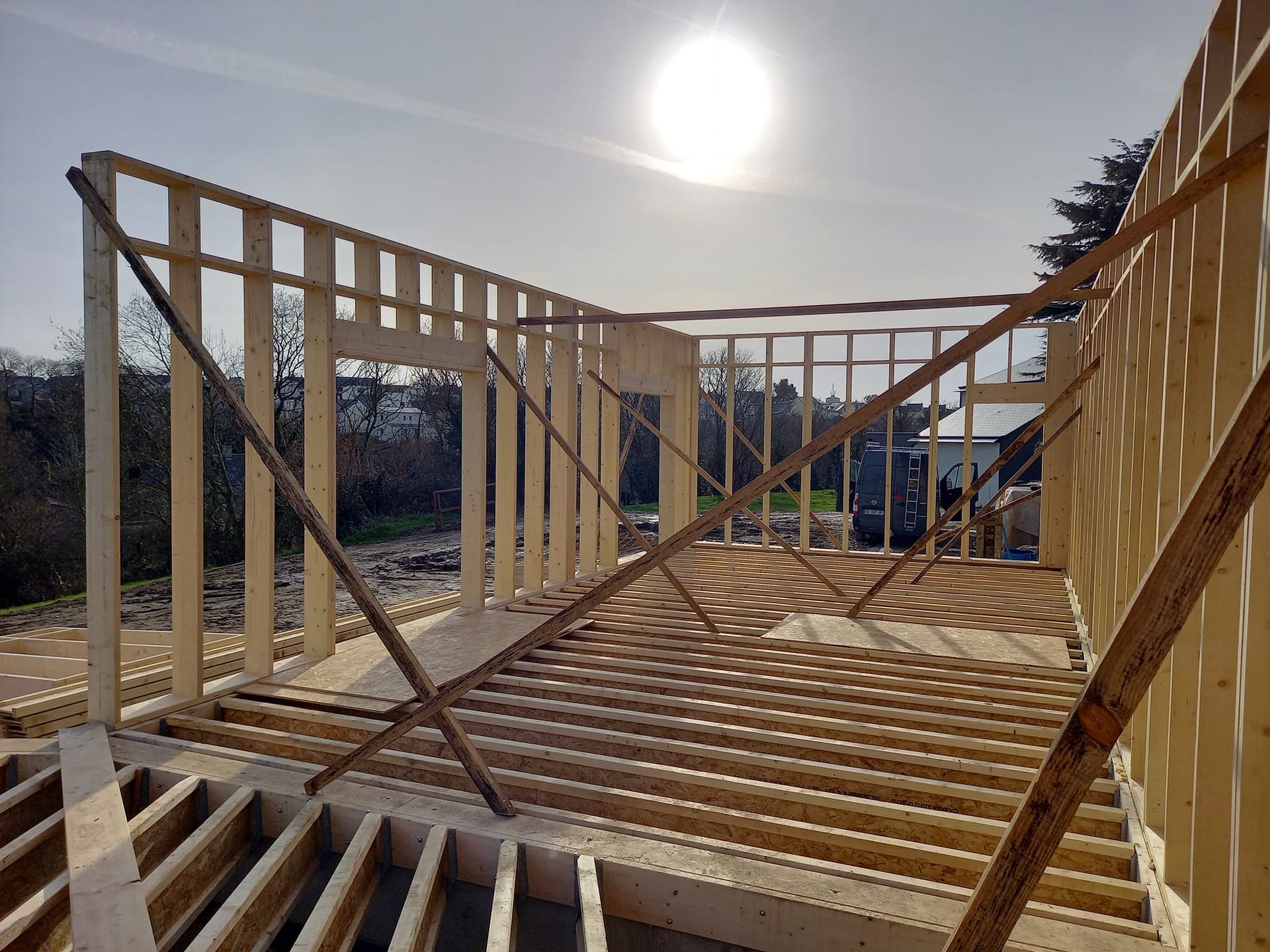 Une construction de maison en bois