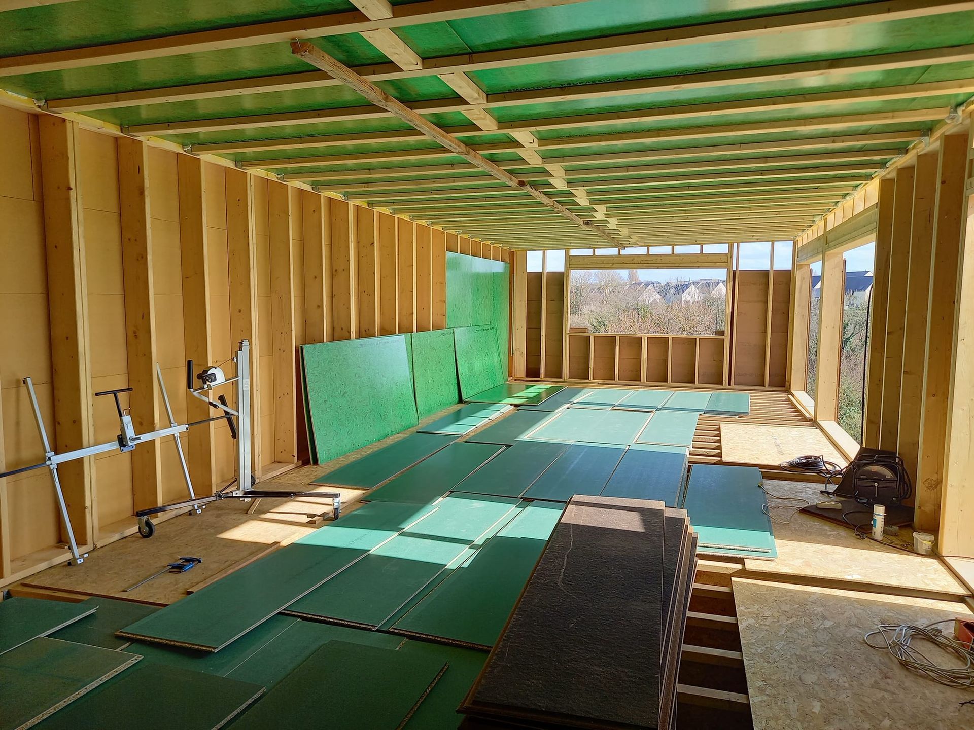 L'intérieur d'une maison en bois