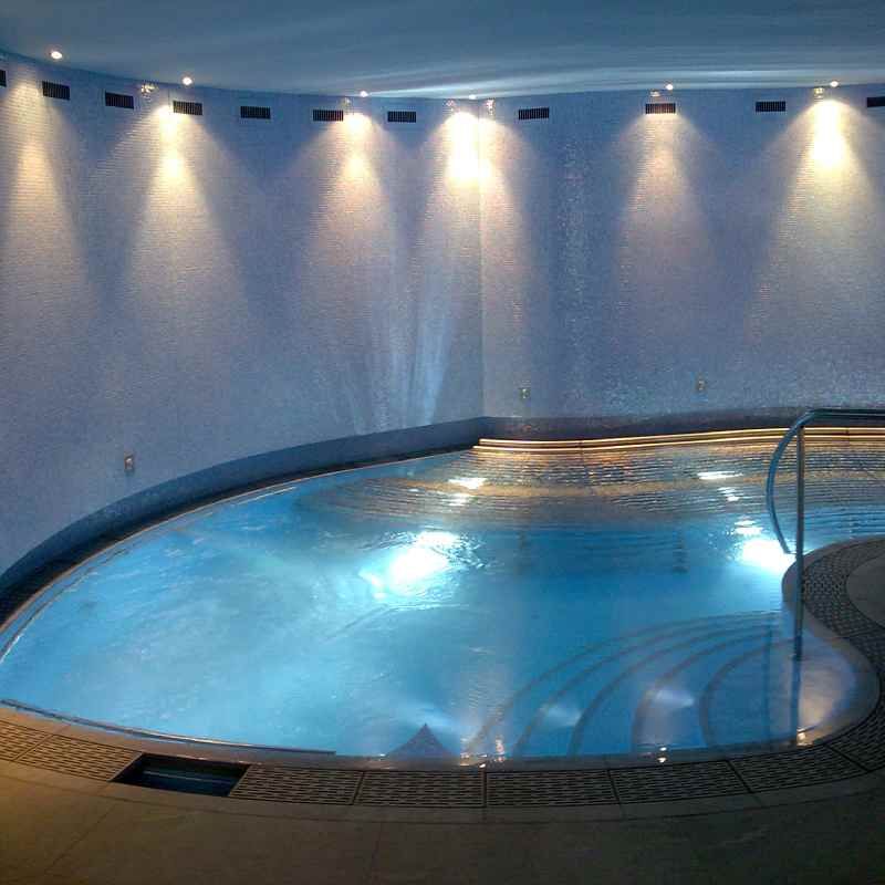 Schwimmbäder und Whirlpools für Luxushotels – Hochkofler