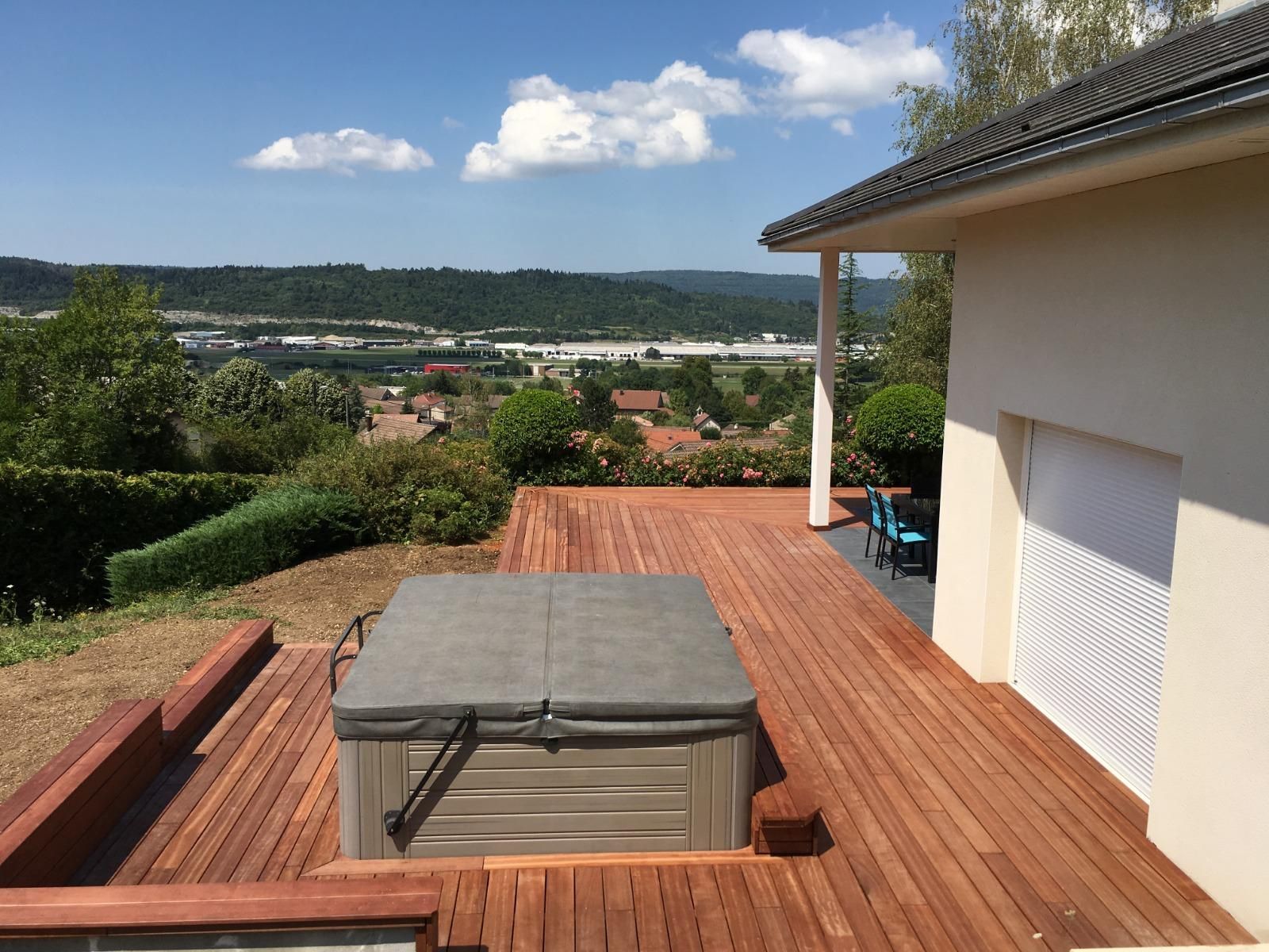 Spa sur une terrasse