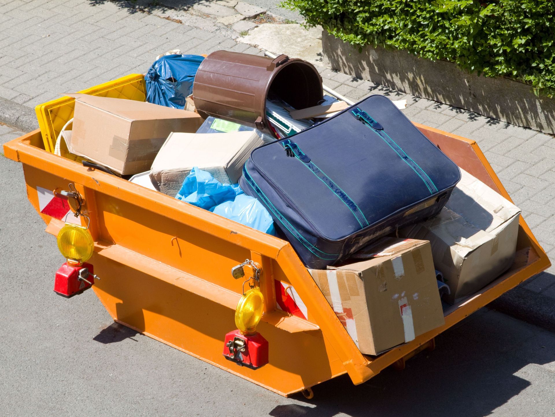 Räumungen Container - TSH Driver Rent GmbH