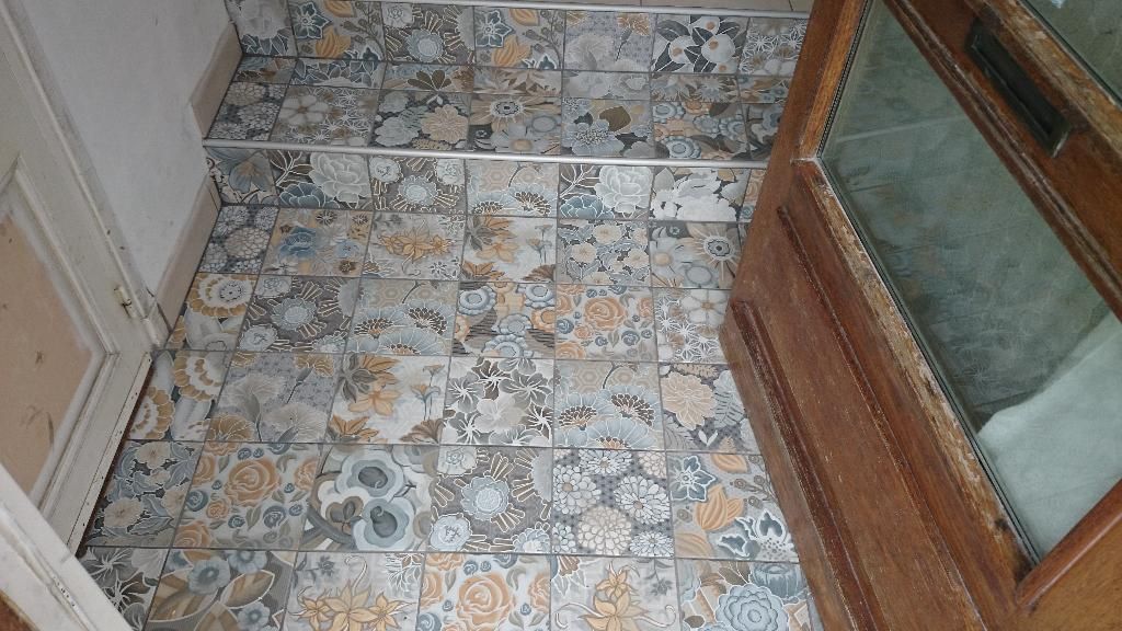Mosaïque posée par l'entreprise dans une entrée