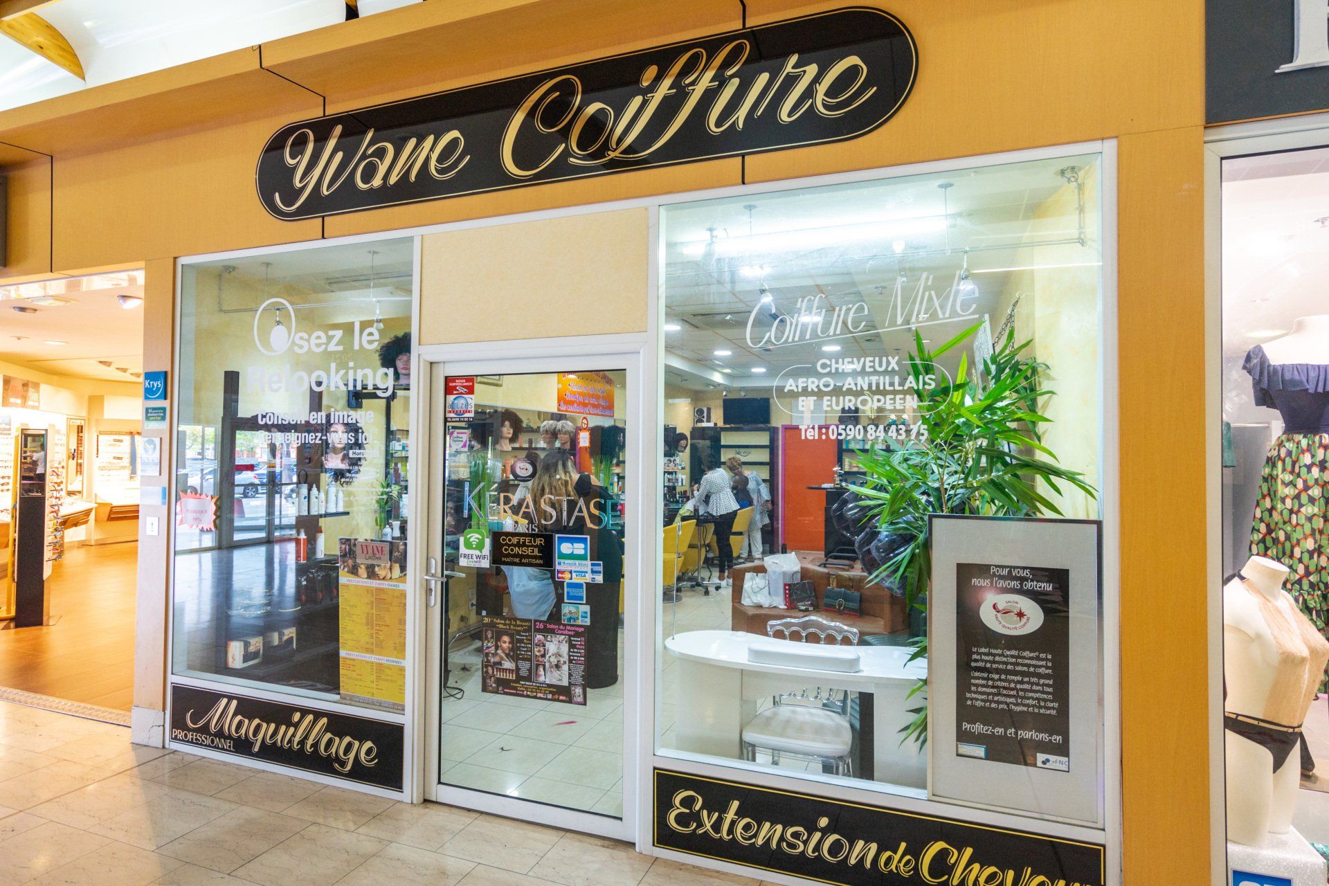 Façade du salon de coiffure Yvane à le Gosier en Guadeloupe