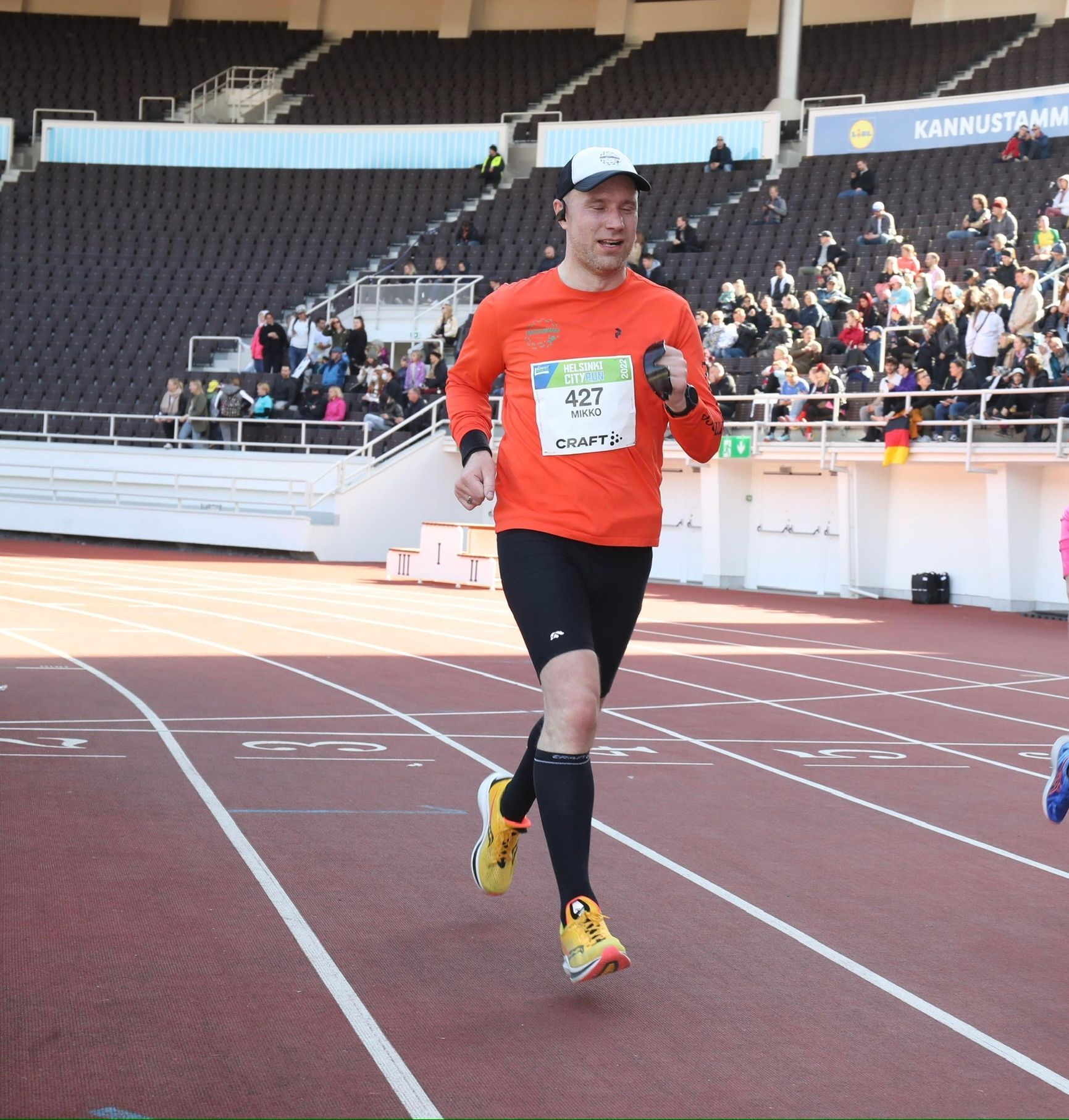 Mikko Lehtinen juoksemassa Helsinki City Run puolimaratonia