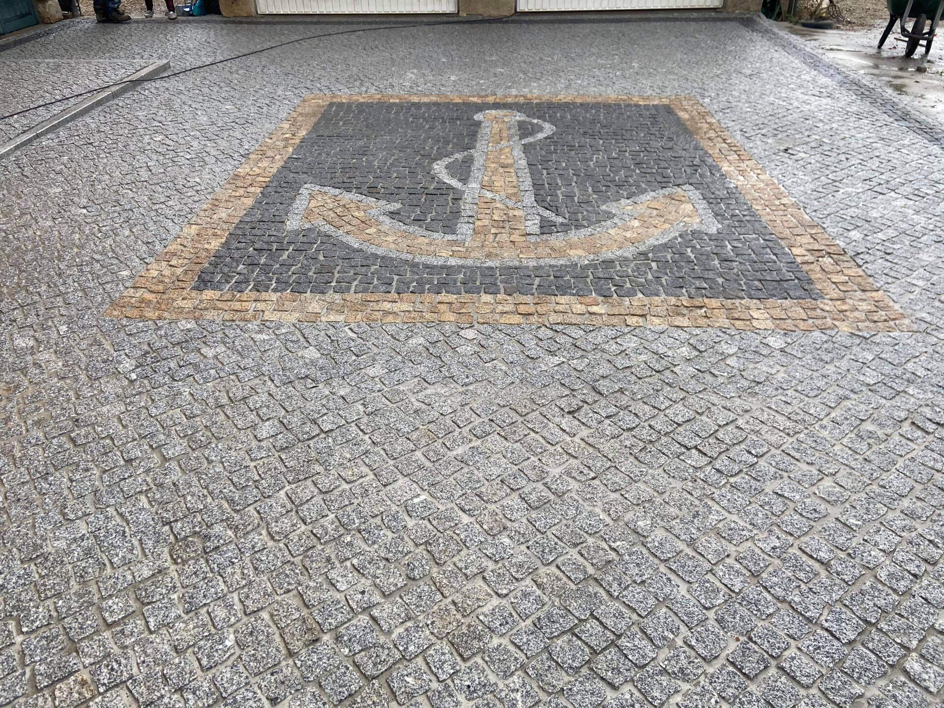 Ancre en pavé de granit