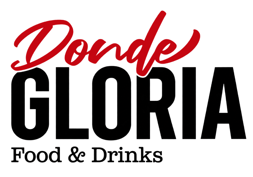 Logotipo de Doonde Gloria Food & Drinks en texto rojo y negro.