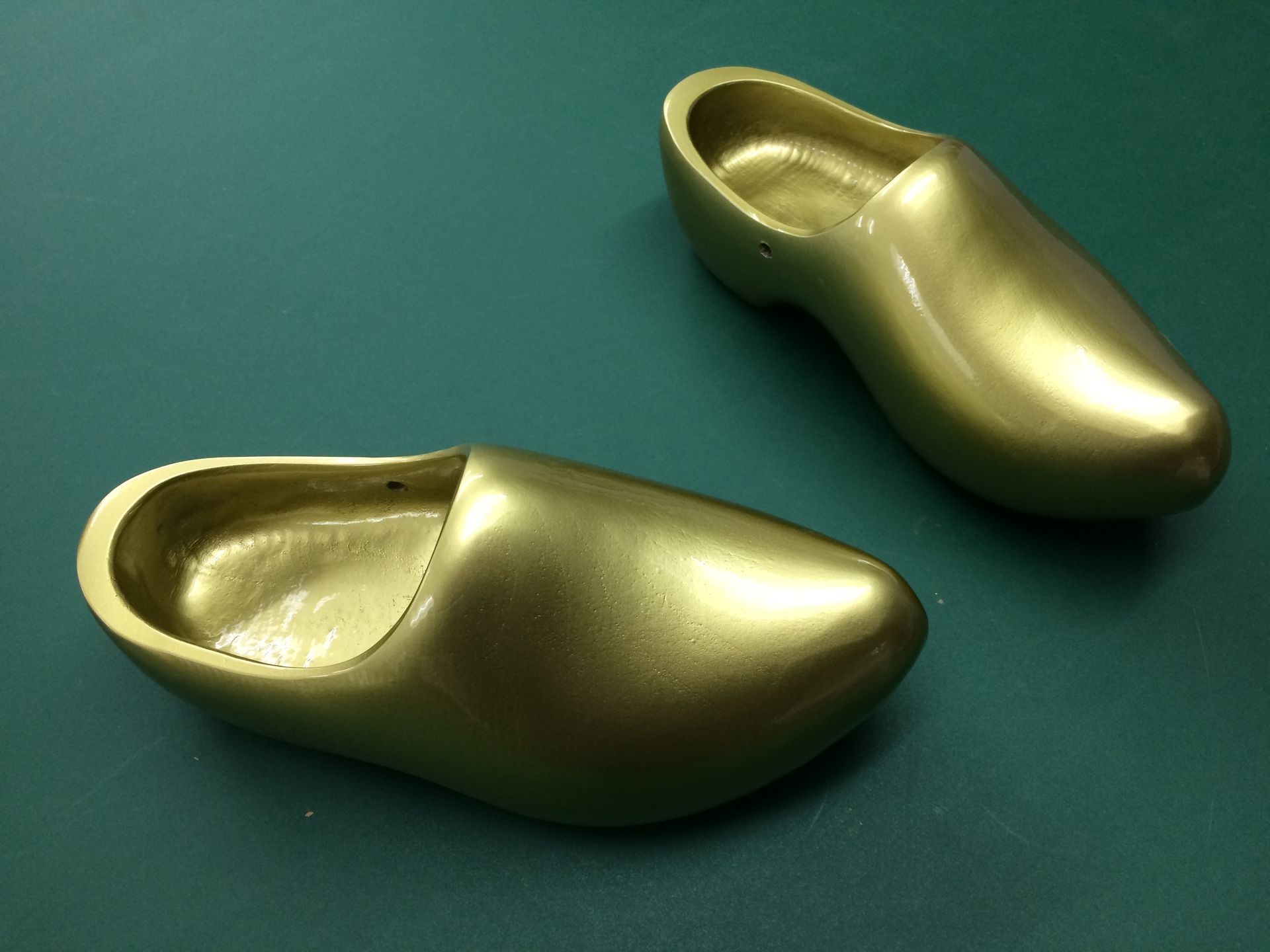 Holzschuhe - ArtLack Atelier GmbH in Wetzikon