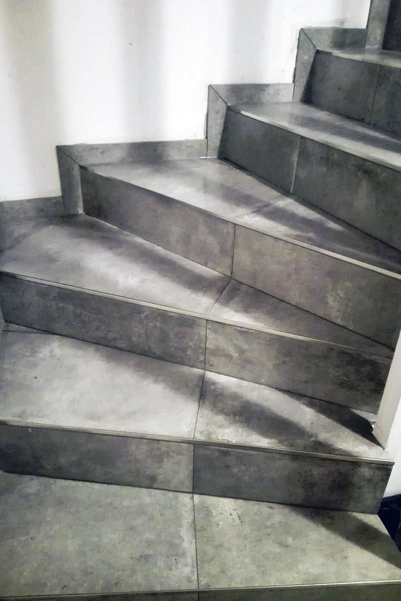 Fliesendesign Treppenaufgang - Nachher