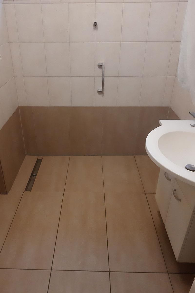 Teilumbaurollstuhlgerechte Dusche - Nachher