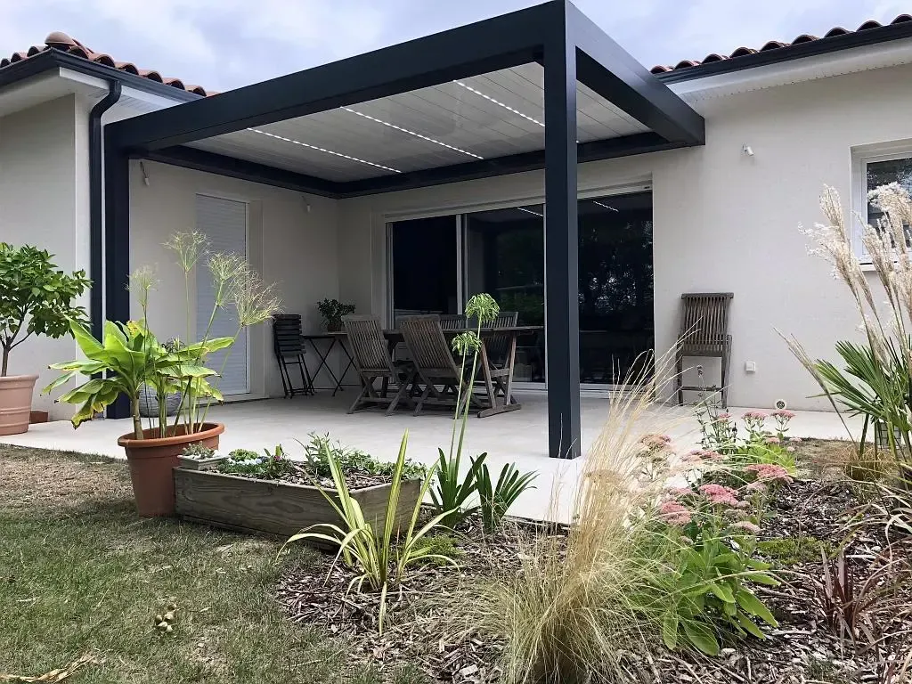 Photo d'une pergola bioclimatique