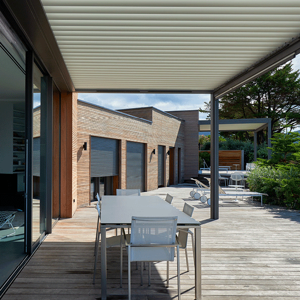 Pergola et salon de jardin