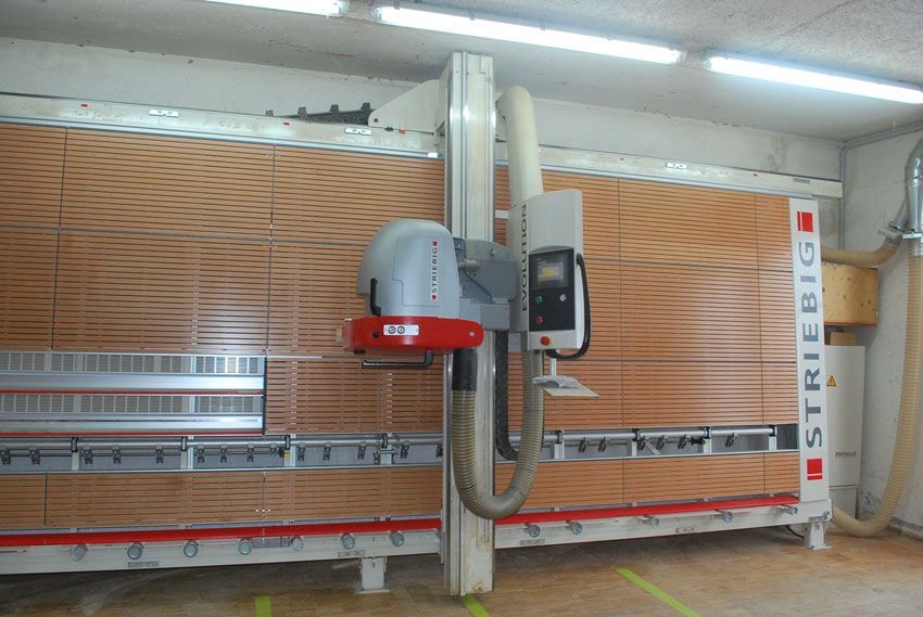 Vertikale Plattensäge Schreinerei - Roner SA - Scuol