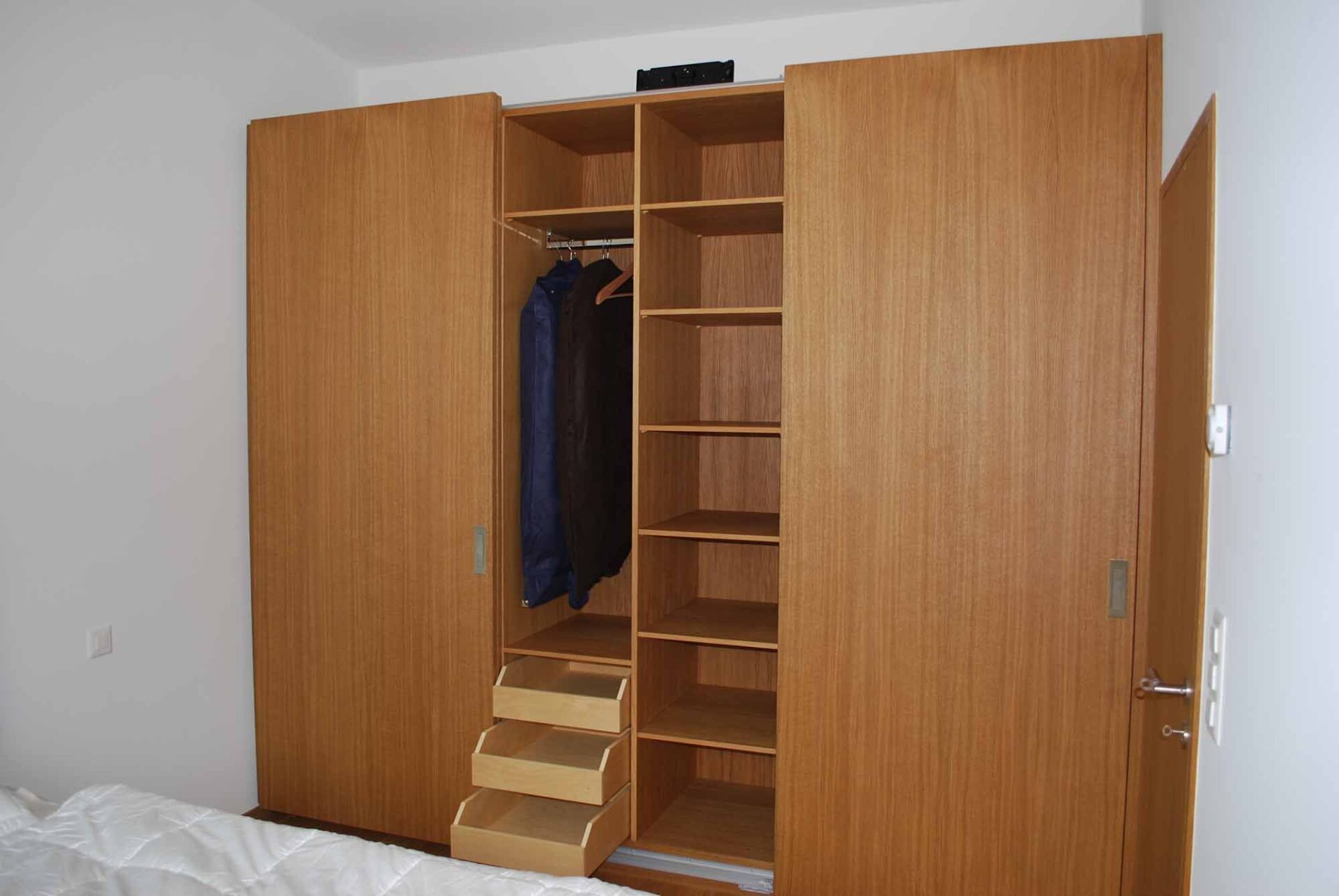 Schrank aus Holz - Roner SA - Scuol