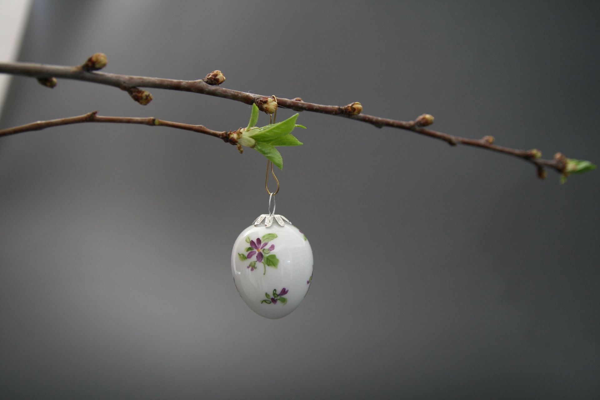 Porzellanmalerei, dekoriertes Ei zu Ostern