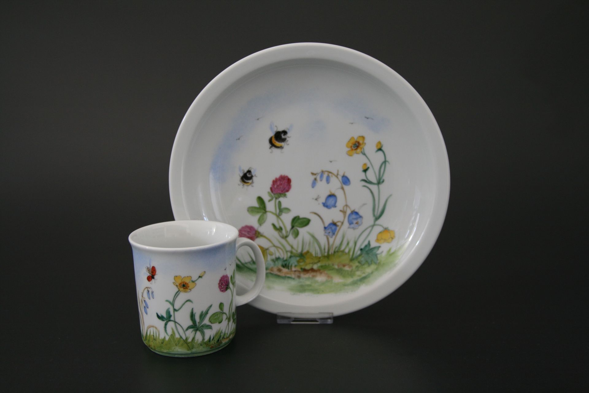 Porzellanmalerei auf Kinderdeck, Tasse, Teller