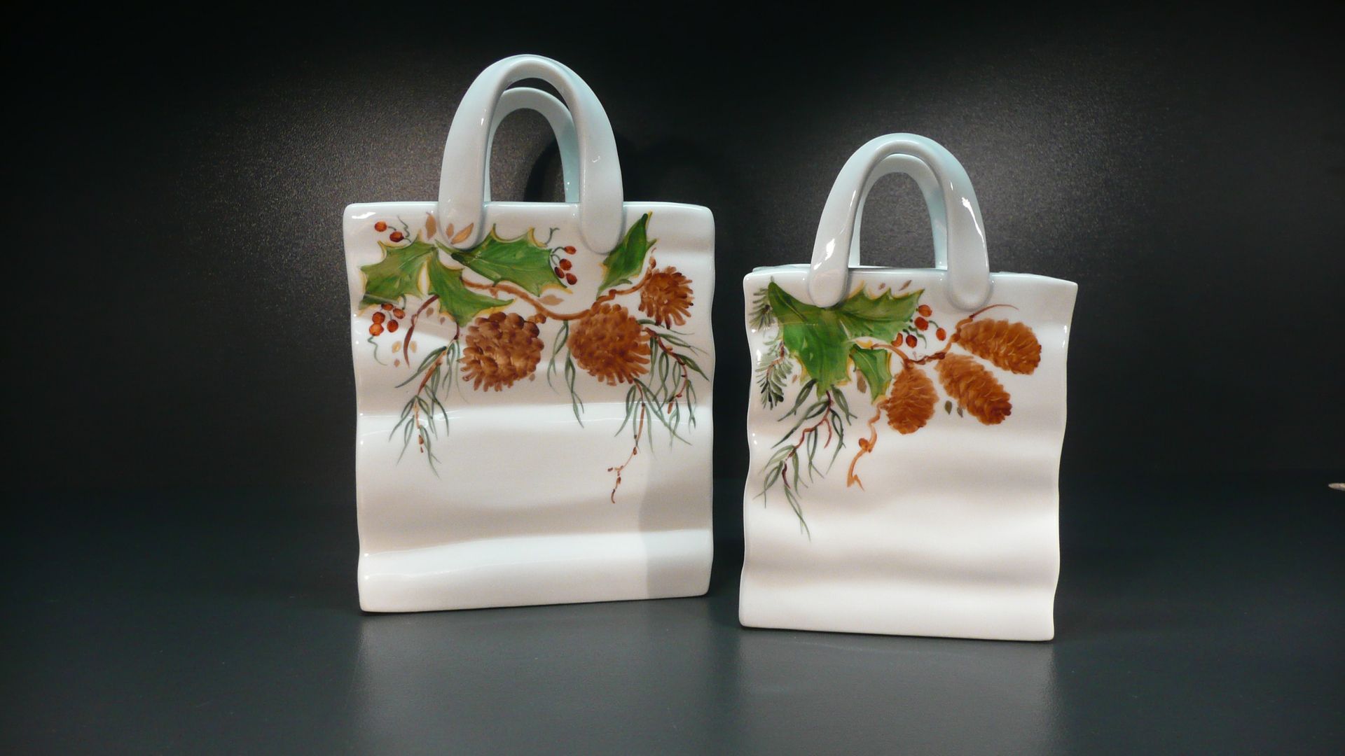 Porzellanmalerei auf Porzellantaschen, Fichtenzweige