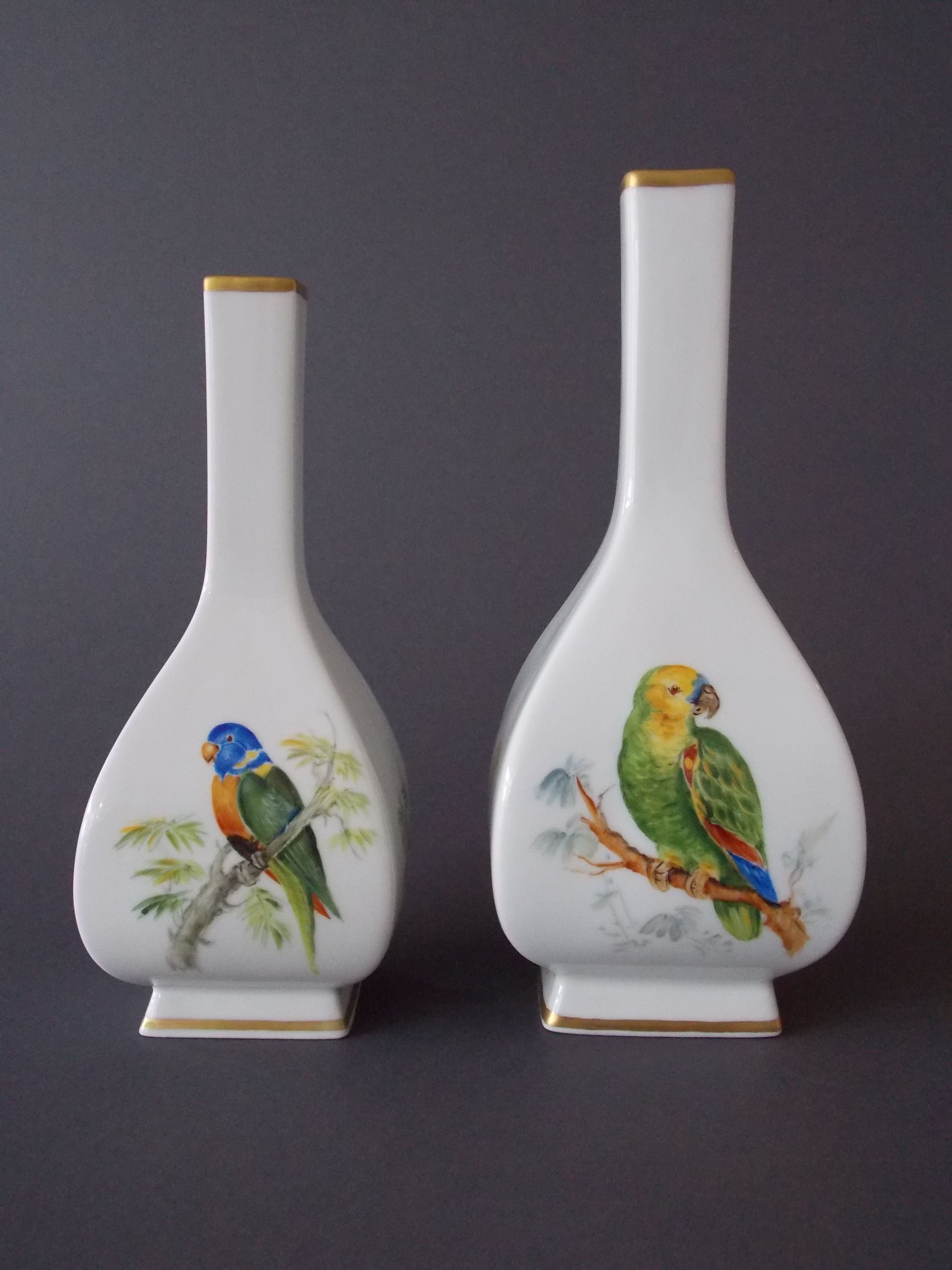 Porzellanmalerei mit zwei Paradiesvögeln