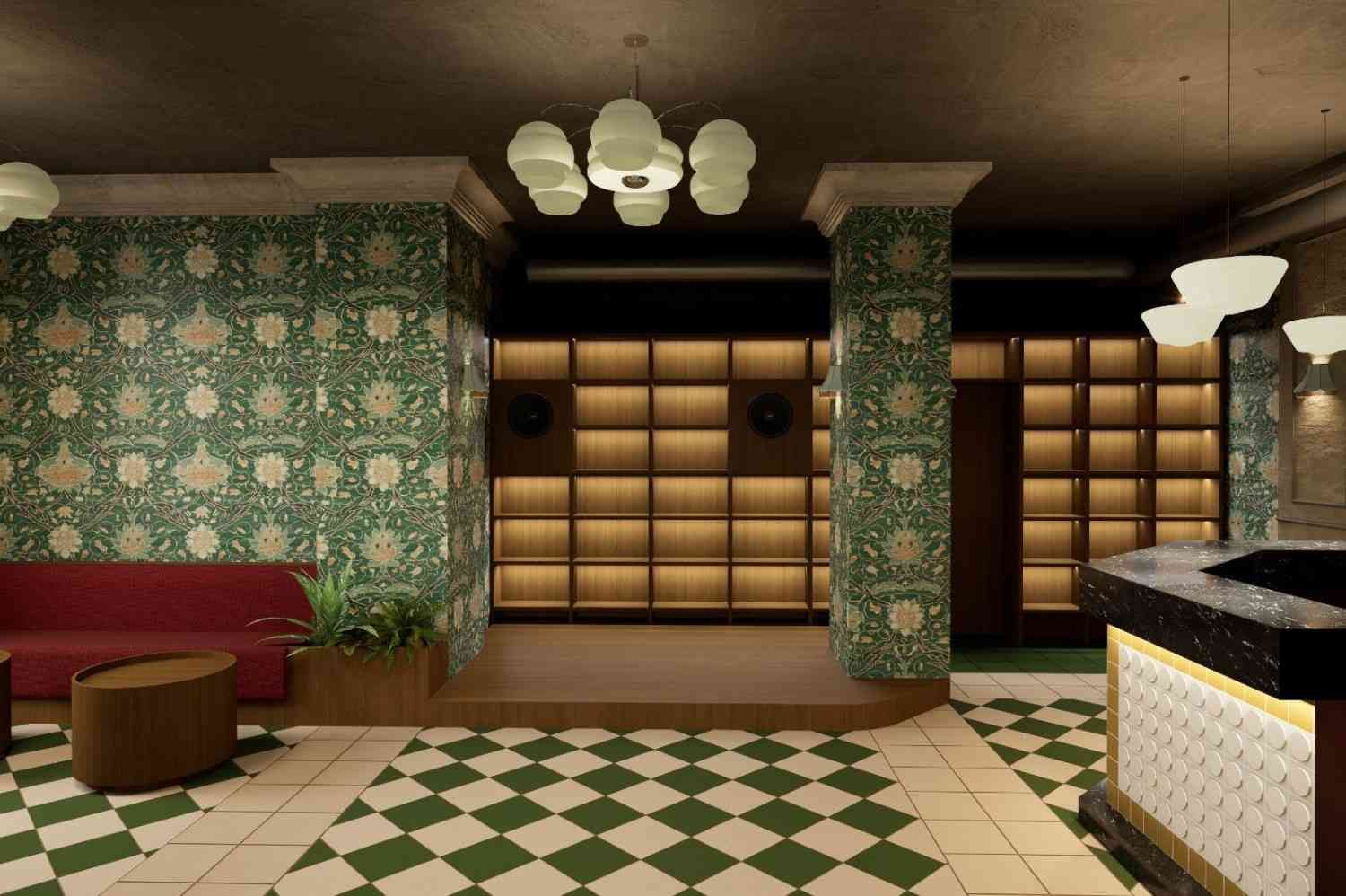 Salón de estilo vintage con papel pintado de estampado verde, suelo a cuadros, sofá rojo.
