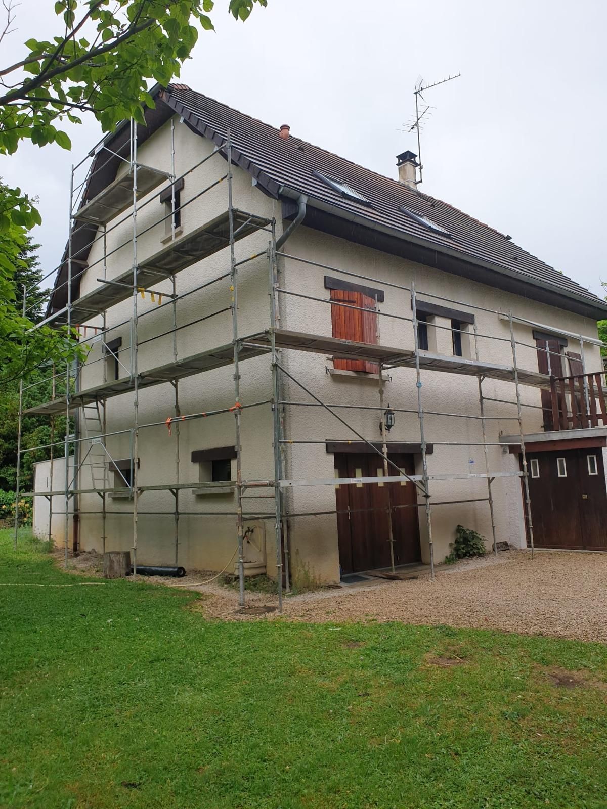 Façade d'une maison avant ravalement