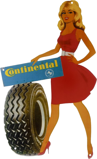 Une femme en robe rouge tient un panneau publicitaire « Continental » et pose avec un pneu.