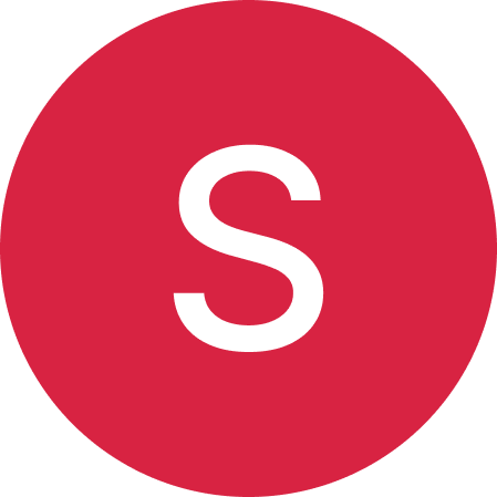 Un « S » blanc dans un cercle rouge.