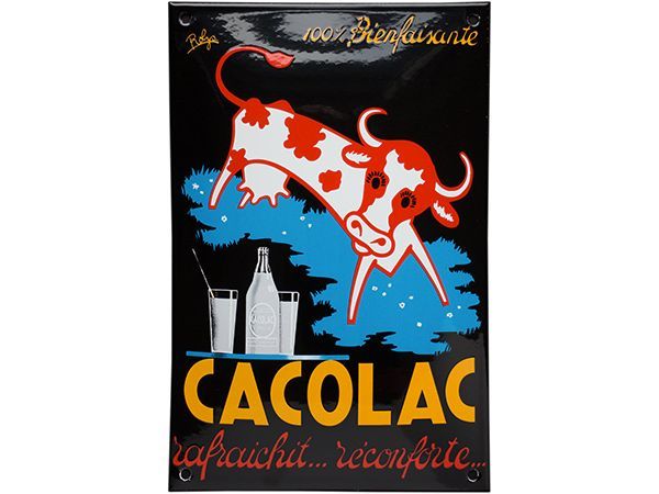 Publicité Cacolac mettant en scène une vache rouge et blanche bondissant sur de l'herbe bleue