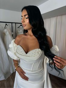 Une mariée en robe blanche.
