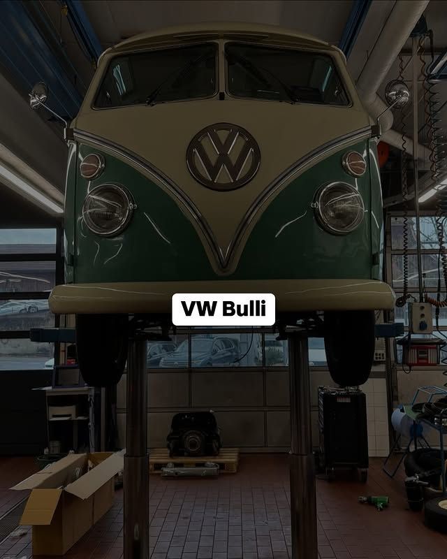 Oldtimer in der Garage von der Autoweibel AG