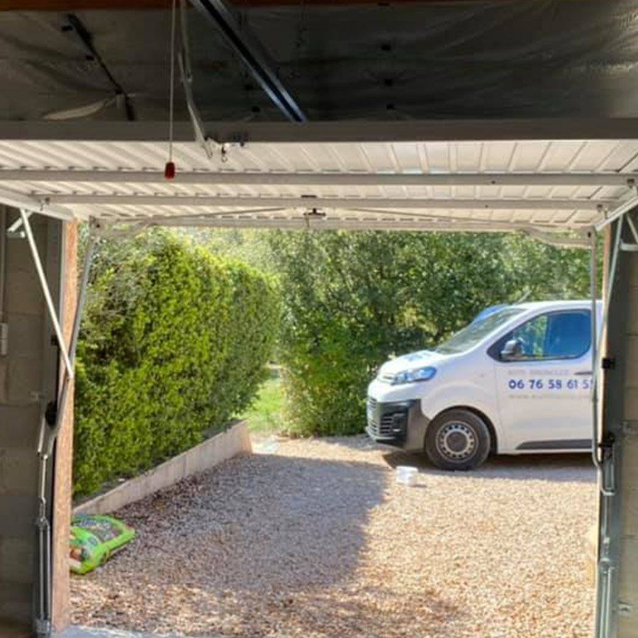 Porte de garage ouverte