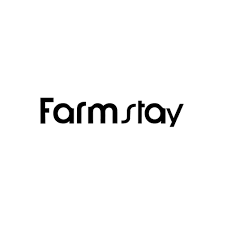 Logotipo de Farmstay en texto negro sobre fondo blanco
