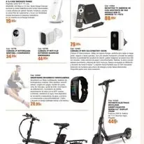 Hay muchos tipos diferentes de scooters y bicicletas en este anuncio.