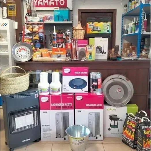 Una tienda con un cartel que dice Yamato.