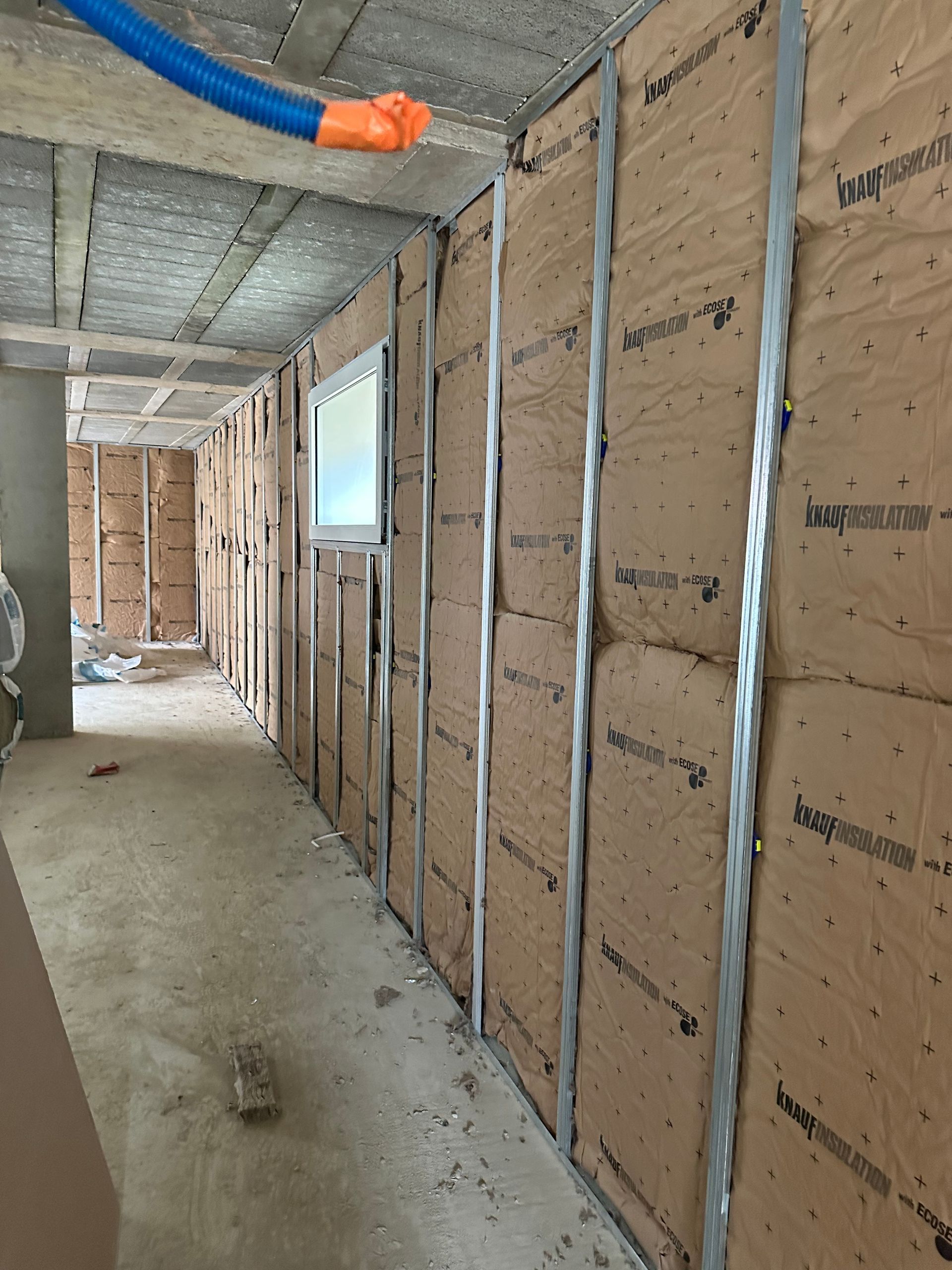 Pose d'isolant sur les murs intérieurs