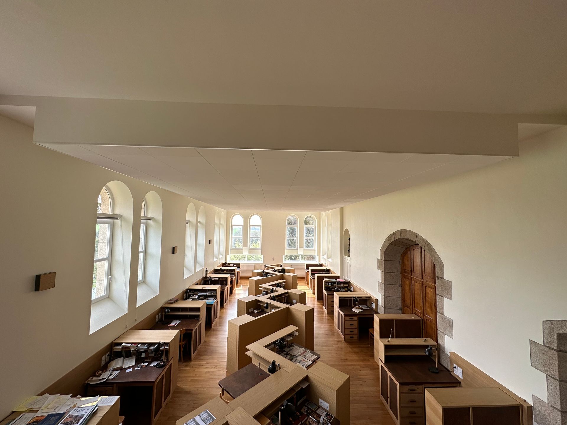 Cloisons sèches installées pour créer des espaces individuels