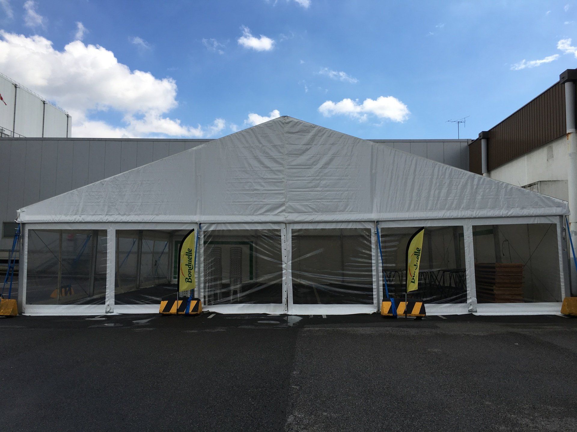 Chapiteau de 15m de L sur 15m de long