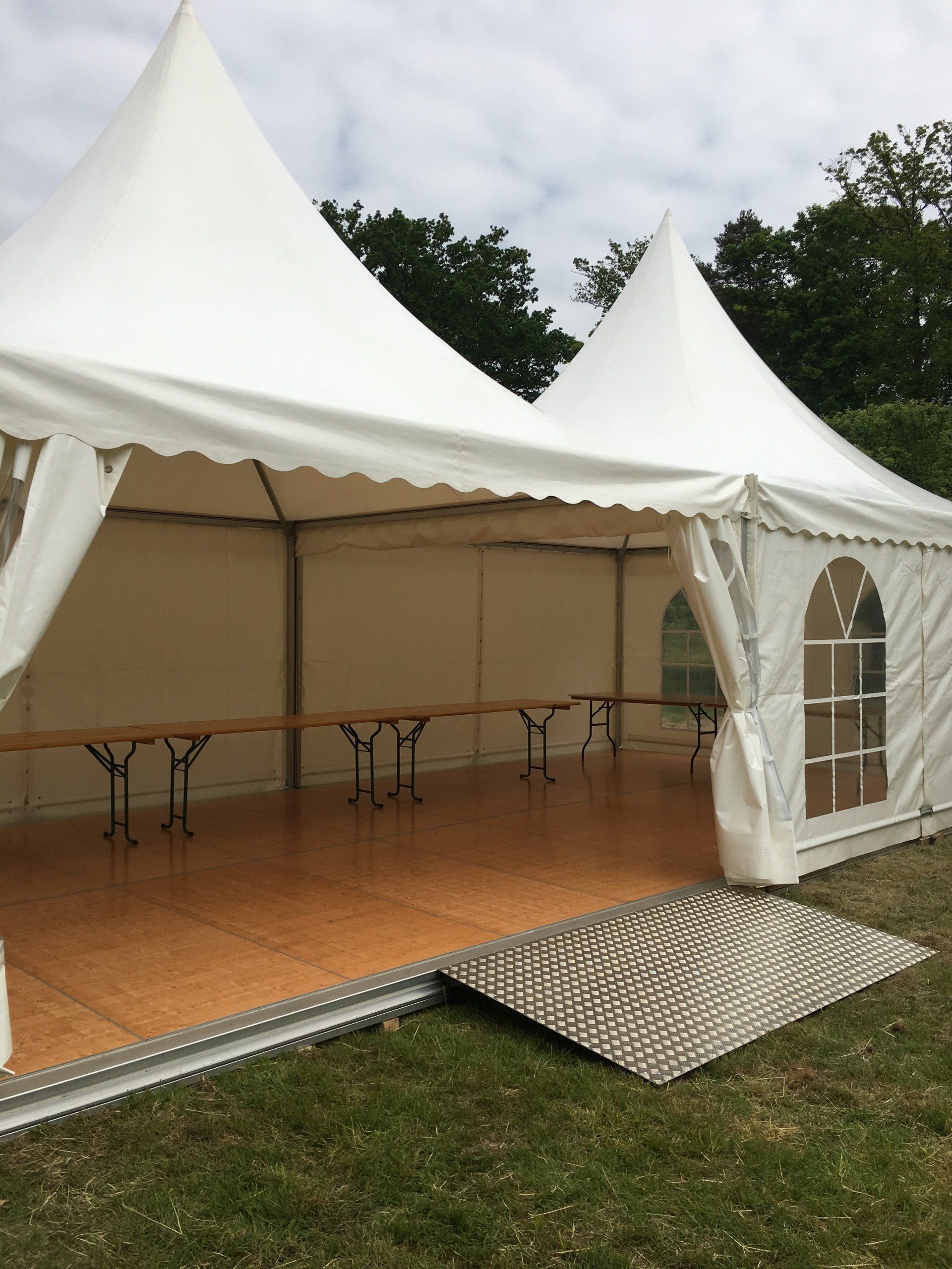 Pagode 5m sur5m parquet triply avec rampe handicap‚