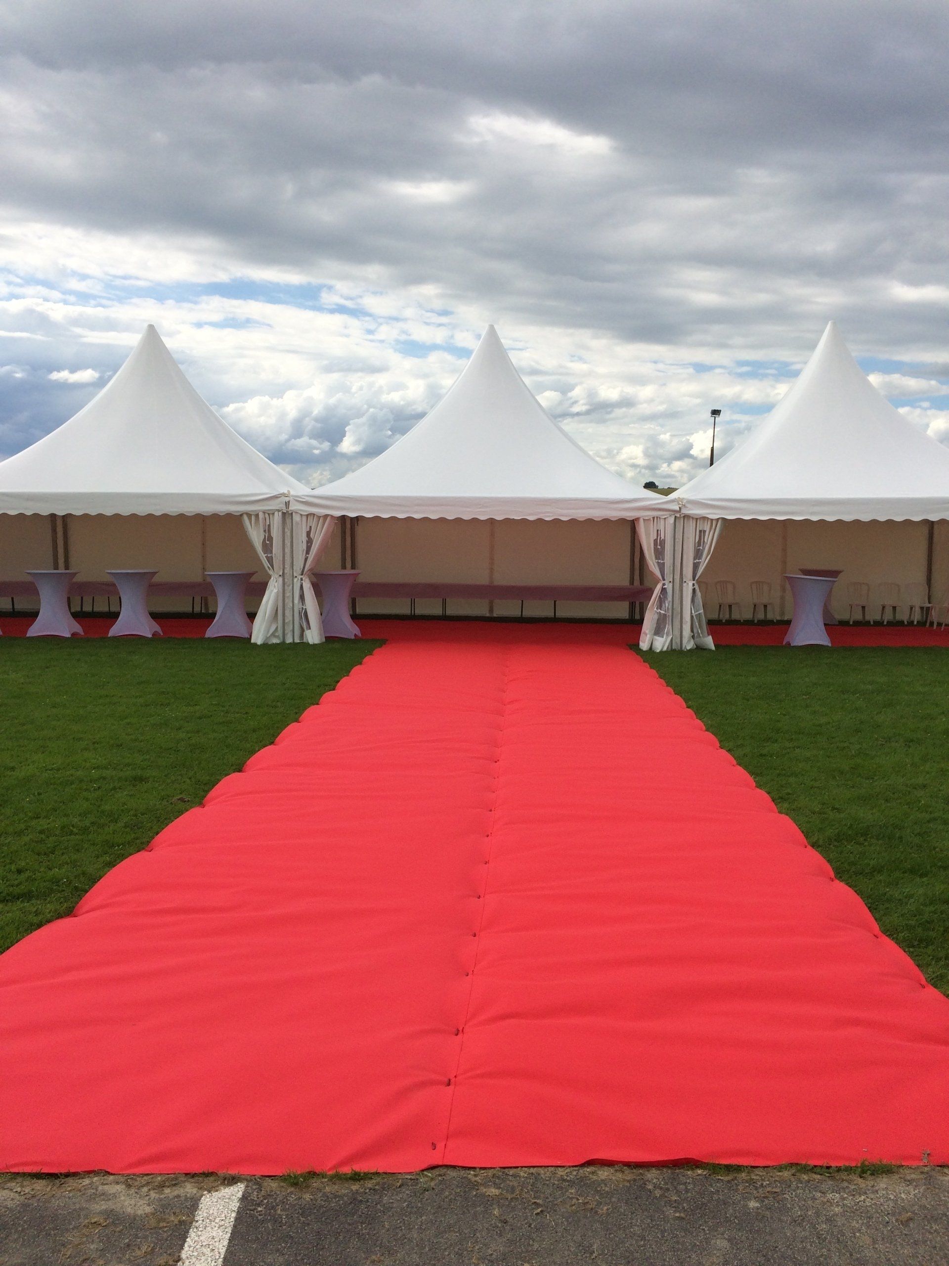 Pagodes  6m sur 6m  avec moquette